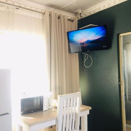 Mavi Guest House East London Buitenkant foto